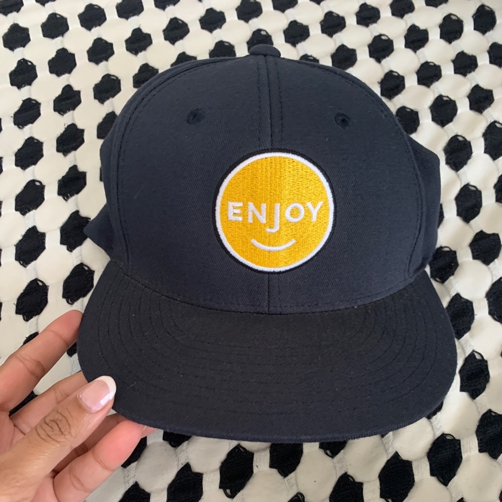 Navy Fitted Baseball Hat. size small to medium.